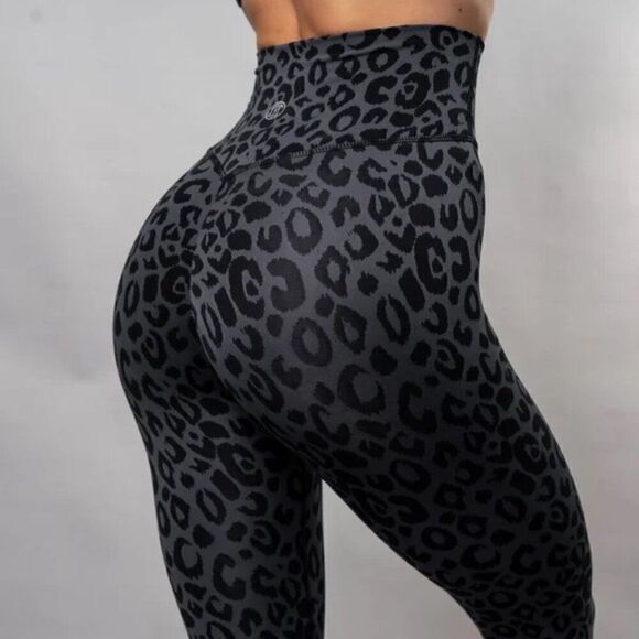 Trilogy Scrunch Leggings - Obsidian Leopard new without tags - Picture 2 of 3